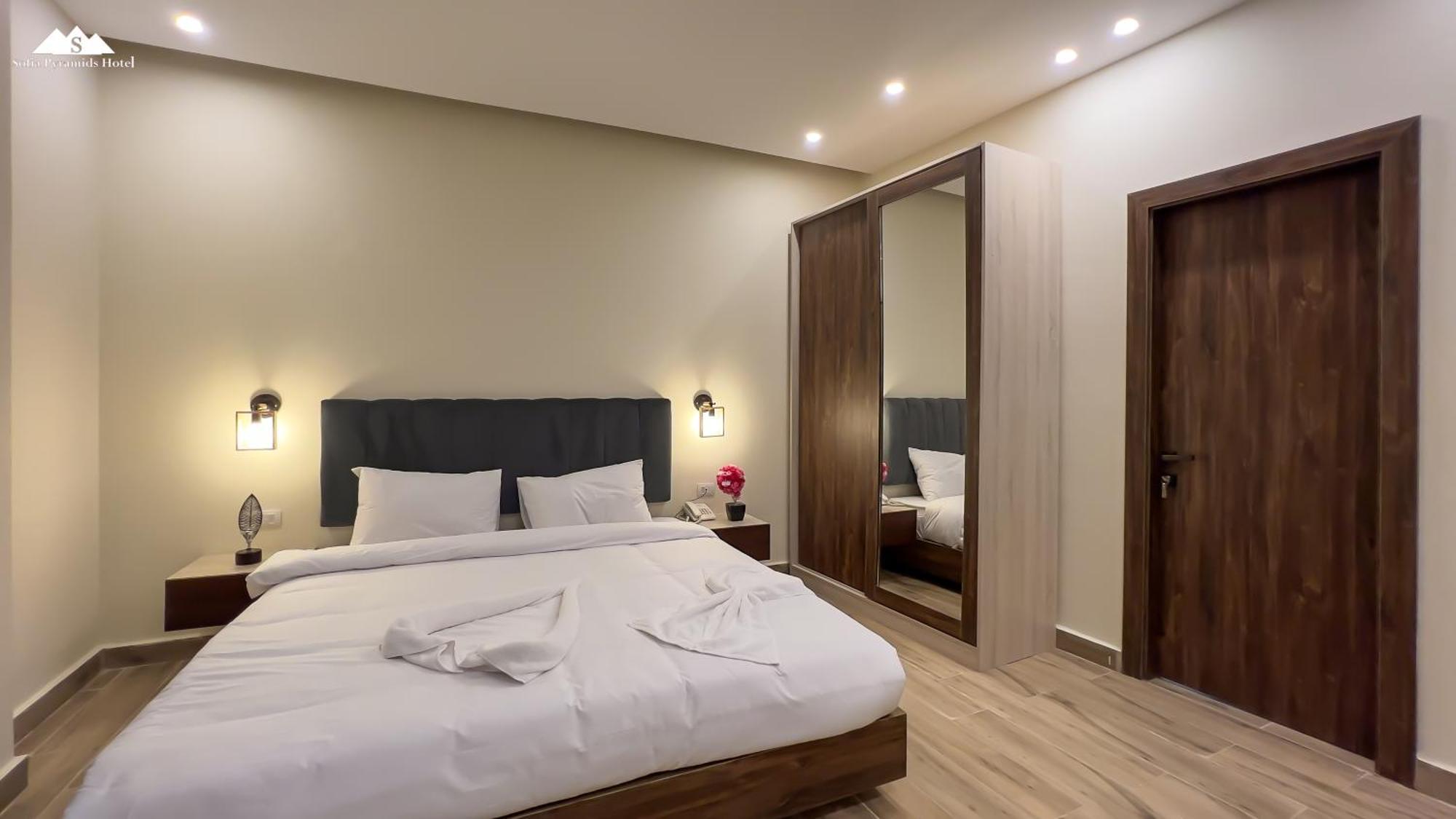 Sofia Pyramids 4*
